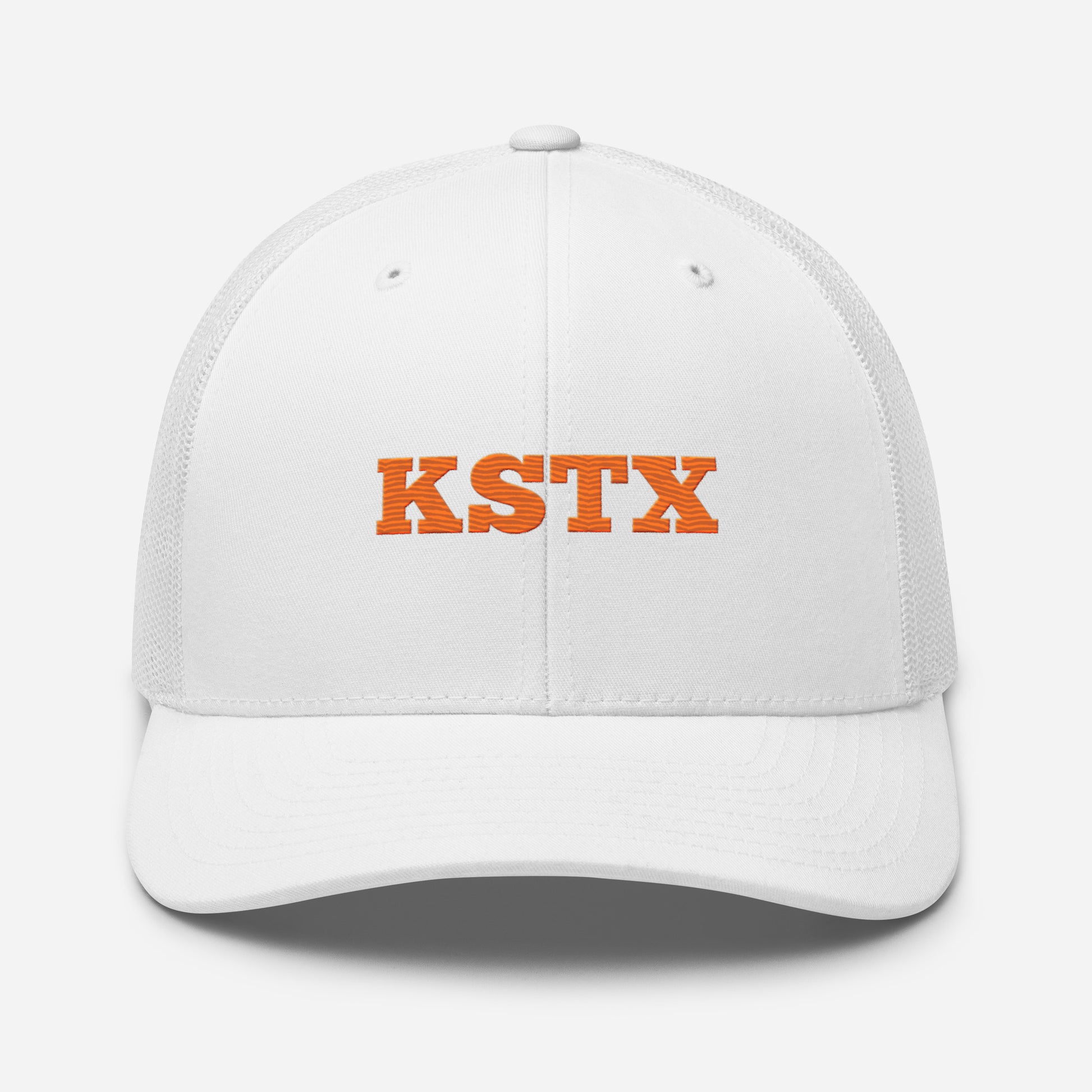 Trucker-Cap with adjustable strap and mesh back for casual style and comfort.